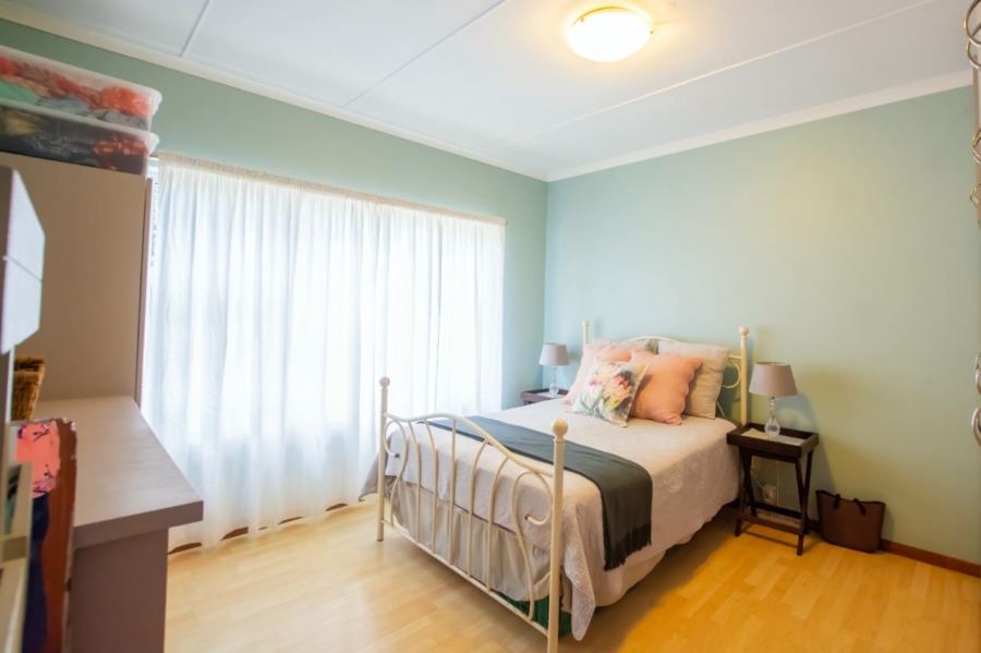 4 Bedroom Property for Sale in Wavecrest Eastern Cape